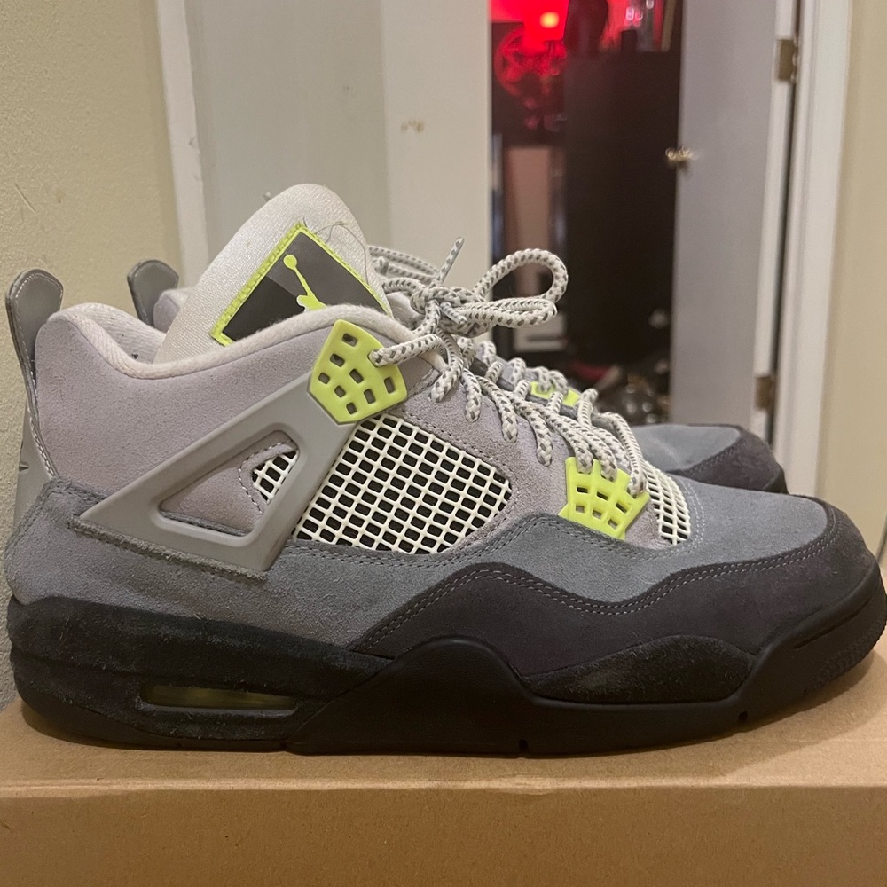 AIR JORDAN 4 RETRO SE “Neon 95”